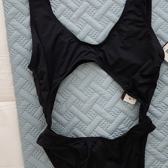 Dippin Daisys One Piece black swimsuit NWT Size Large - Picture 1 of 9